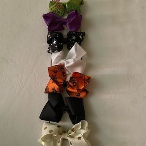 Buttons & Bows set of 7 NWT Halloween Hair bows.